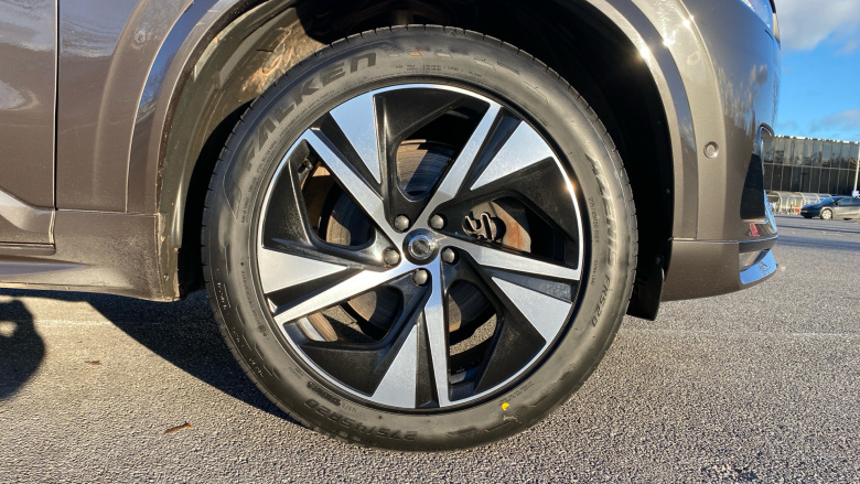 Volvo XC90 2.0 B5D [235] Plus Dark 5dr AWD Geartronic Diesel Estate